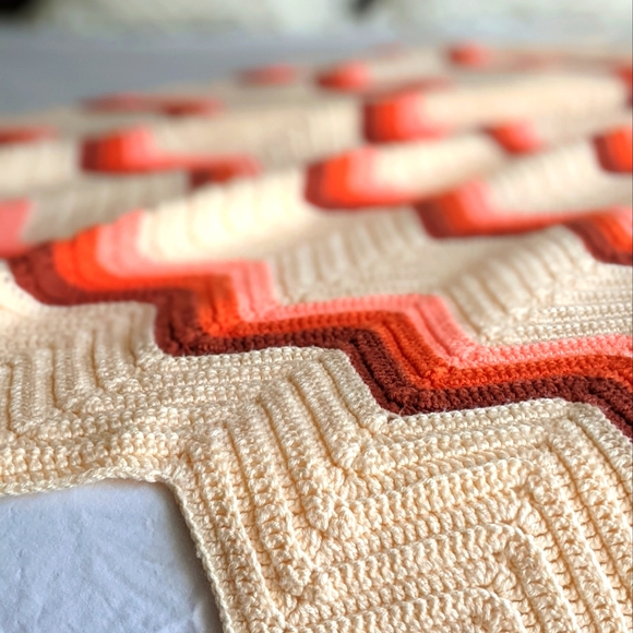 Twin Chevron Peach/Burgundy/Orange Blanket - Picture 1 of 3